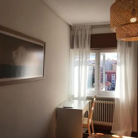 Martina. Tres Hab. Centro Burgo