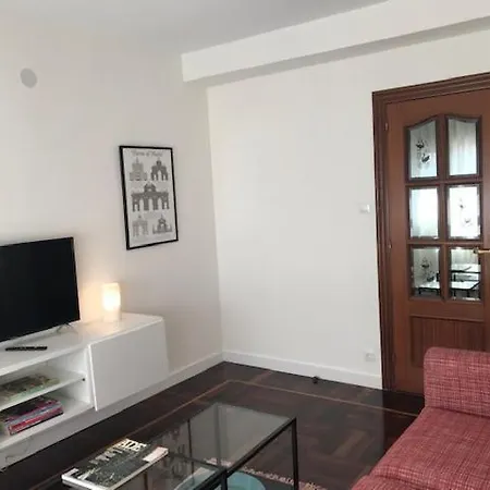 Martina. Tres Hab. Centro Burgo