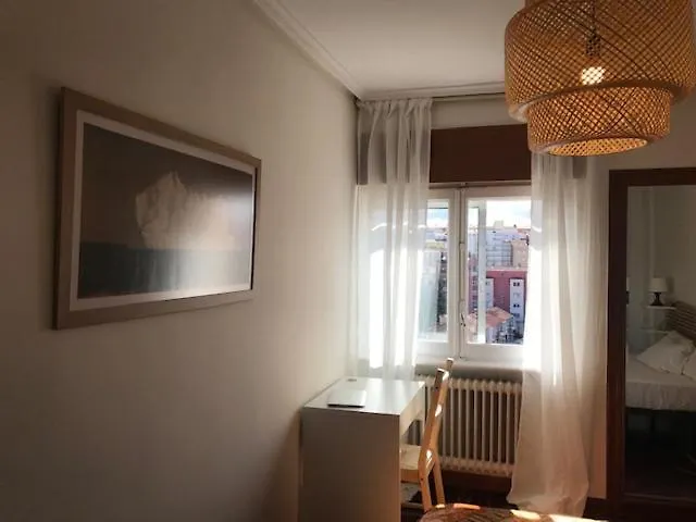 Martina. Tres Hab. Centro Бургос